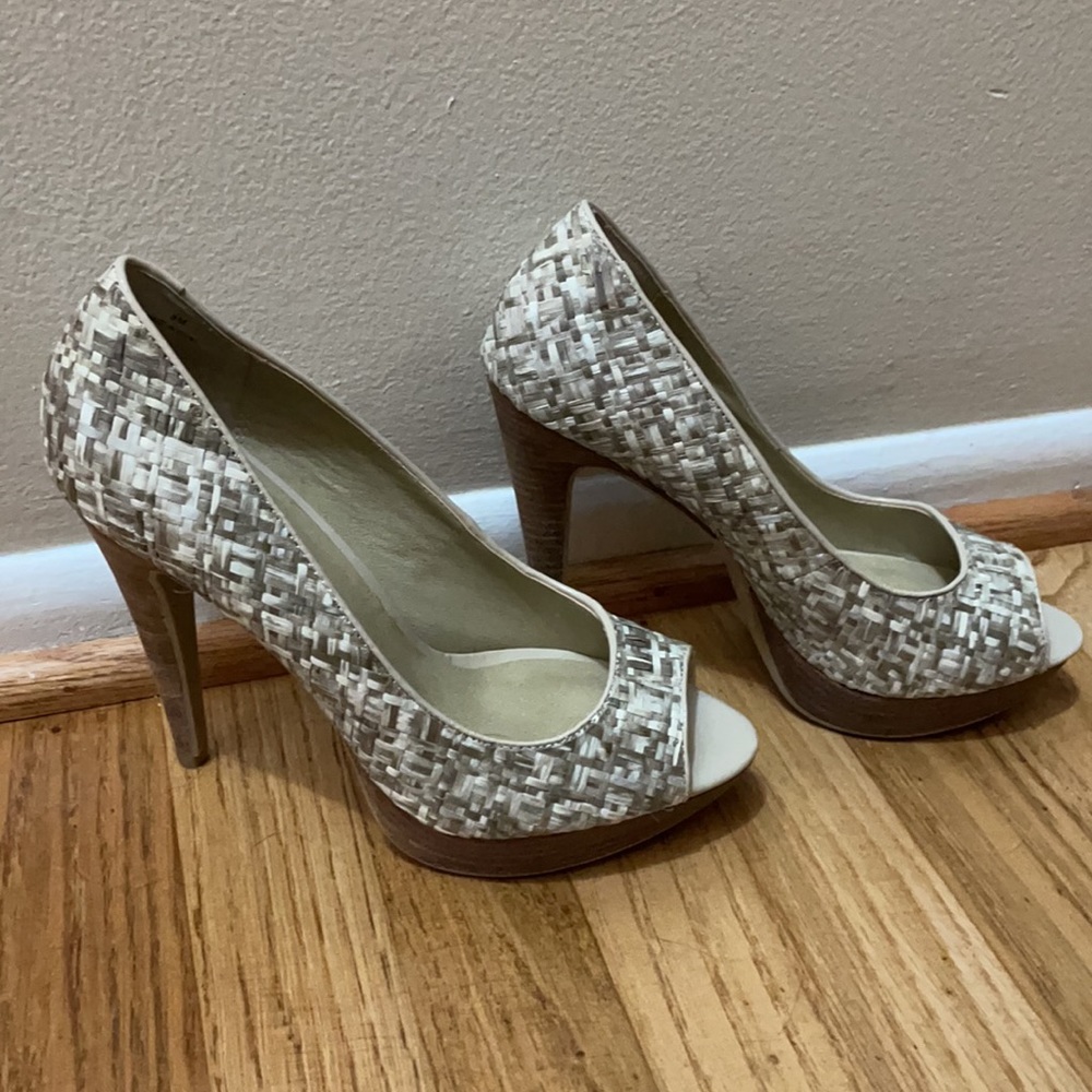 Levity Peep To High Heels